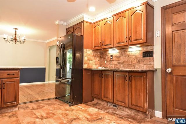 255 Park Avenue, Allendale, NJ 07401