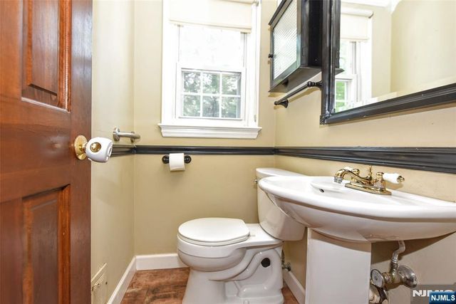 255 Park Avenue, Allendale, NJ 07401