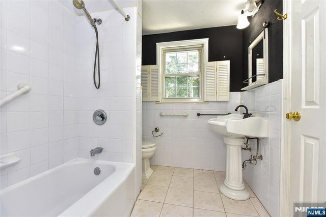 255 Park Avenue, Allendale, NJ 07401