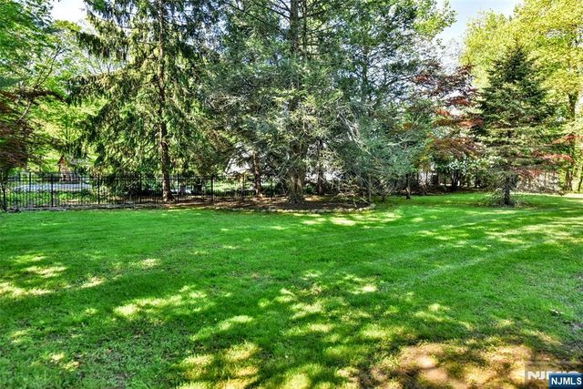 255 Park Avenue, Allendale, NJ 07401