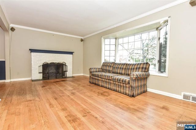 255 Park Avenue, Allendale, NJ 07401