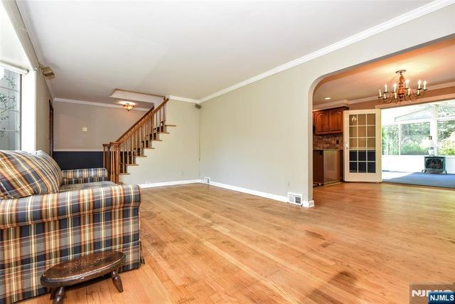 255 Park Avenue, Allendale, NJ 07401