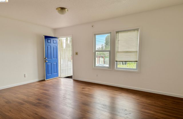 121 Lincoln Rd, Vallejo, CA 94590