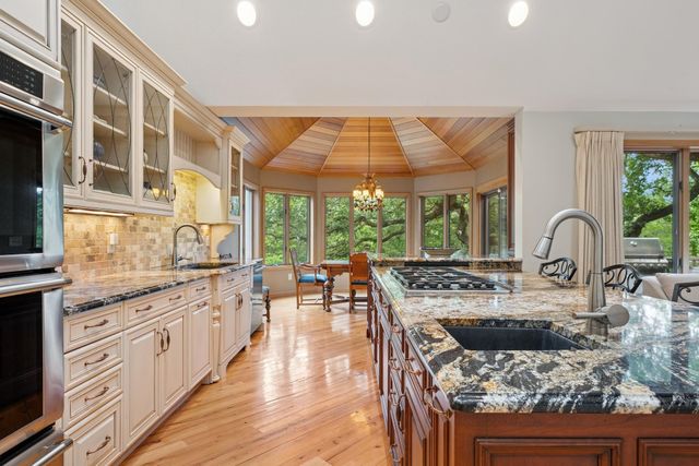 10420 Bluff Circle, Chaska, MN 55318