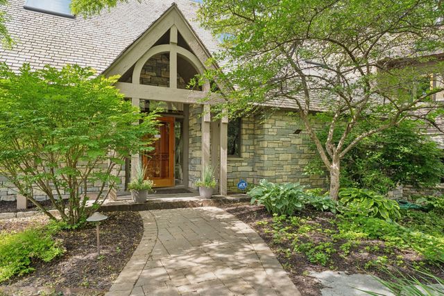 10420 Bluff Circle, Chaska, MN 55318