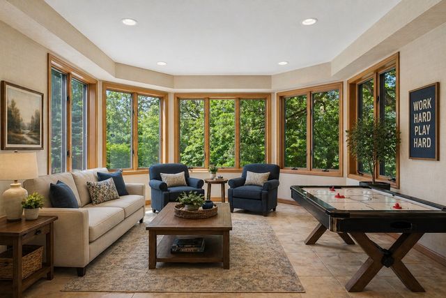 10420 Bluff Circle, Chaska, MN 55318