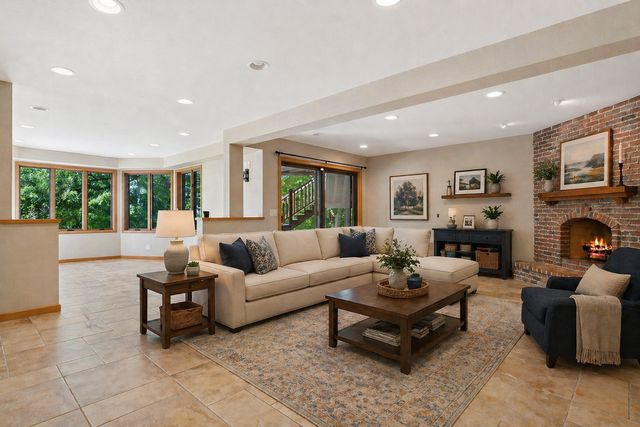 10420 Bluff Circle, Chaska, MN 55318