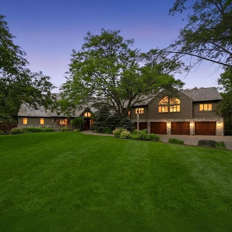 10420 Bluff Circle, Chaska, MN 55318