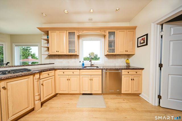 4 Nature Lane, Shelton, CT 06484