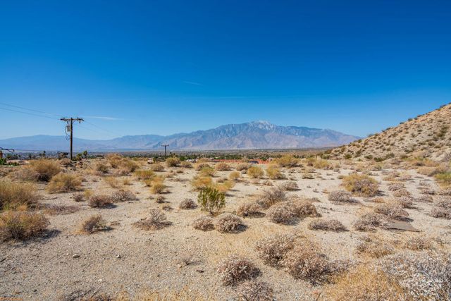 9288 Calle De Vecinos, Desert Hot Springs, CA 92240