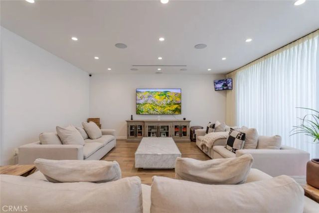 5949 Rhodes Avenue, Valley Village, CA 91607