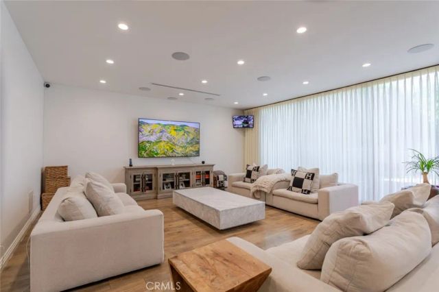 5949 Rhodes Avenue, Valley Village, CA 91607