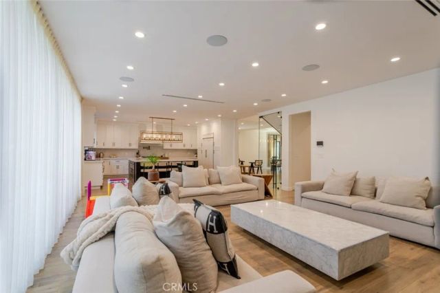 5949 Rhodes Avenue, Valley Village, CA 91607