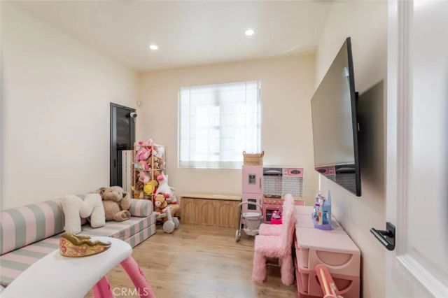 5949 Rhodes Avenue, Valley Village, CA 91607