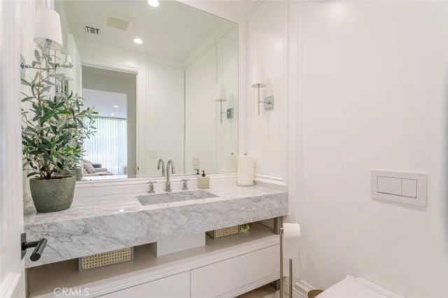 5949 Rhodes Avenue, Valley Village, CA 91607