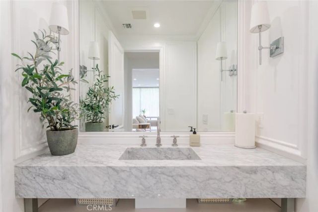 5949 Rhodes Avenue, Valley Village, CA 91607