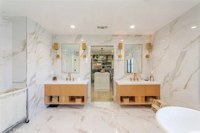 5949 Rhodes Avenue, Valley Village, CA 91607