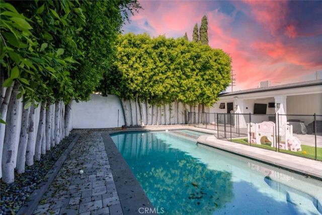 5949 Rhodes Avenue, Valley Village, CA 91607