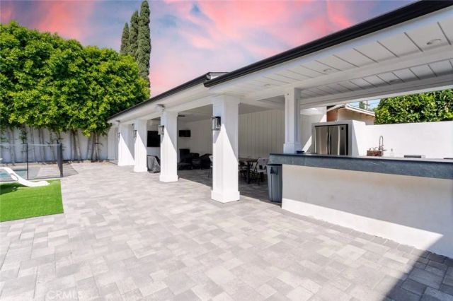 5949 Rhodes Avenue, Valley Village, CA 91607