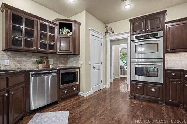 2325 W Lowry Road, Claremore, OK 74017