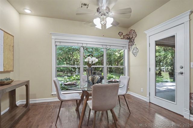 2325 W Lowry Road, Claremore, OK 74017