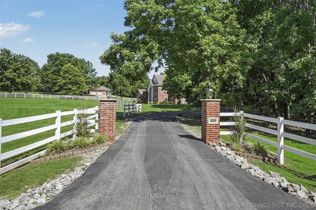 2325 W Lowry Road, Claremore, OK 74017