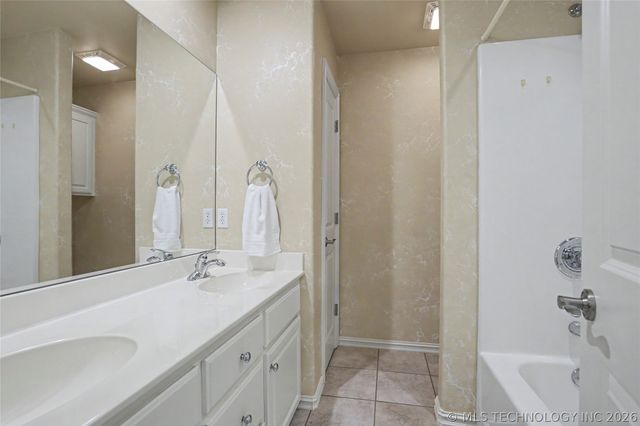 2325 W Lowry Road, Claremore, OK 74017