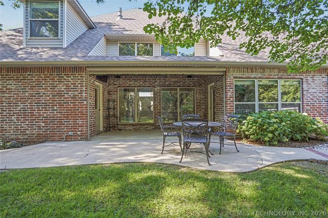2325 W Lowry Road, Claremore, OK 74017