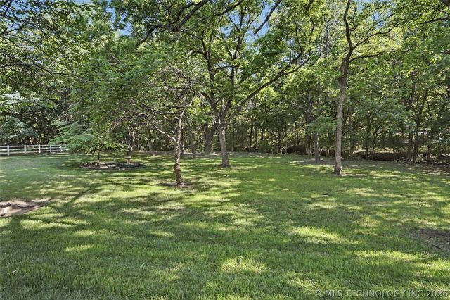 2325 W Lowry Road, Claremore, OK 74017