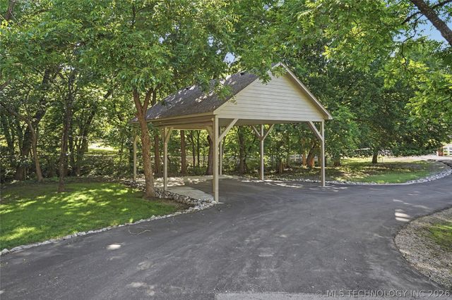 2325 W Lowry Road, Claremore, OK 74017