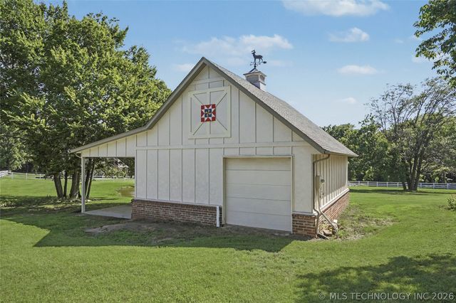 2325 W Lowry Road, Claremore, OK 74017