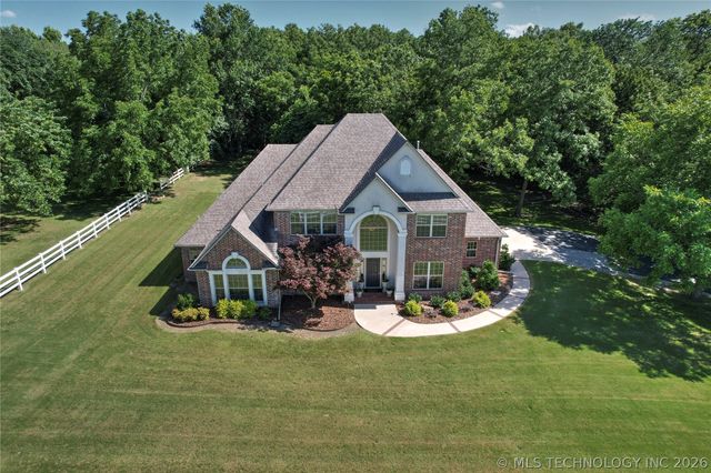 2325 W Lowry Road, Claremore, OK 74017