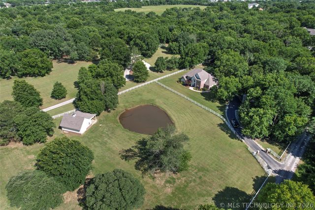 2325 W Lowry Road, Claremore, OK 74017