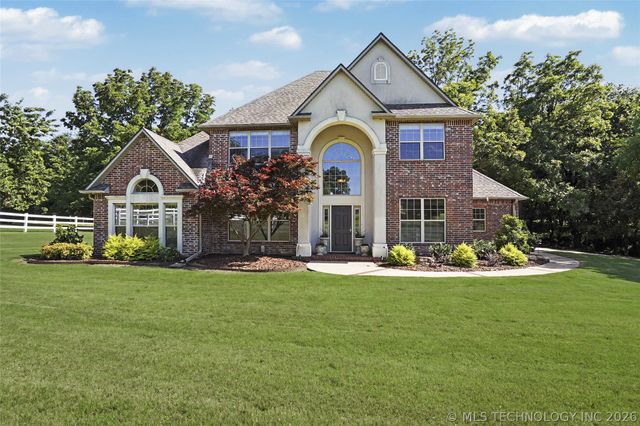 2325 W Lowry Road, Claremore, OK 74017