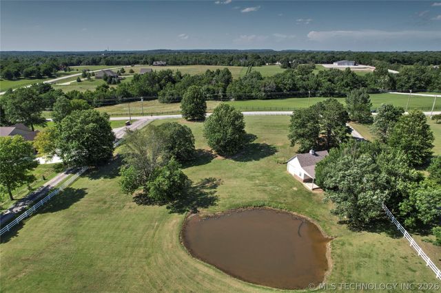 2325 W Lowry Road, Claremore, OK 74017