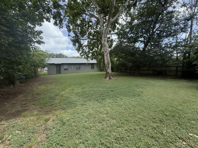 1706 Martin Luther Drive, Arlington, TX 76010