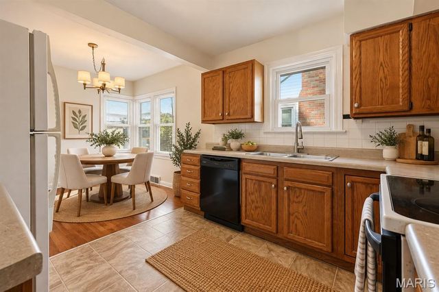 2718 Bremerton Road, Brentwood, MO 63144