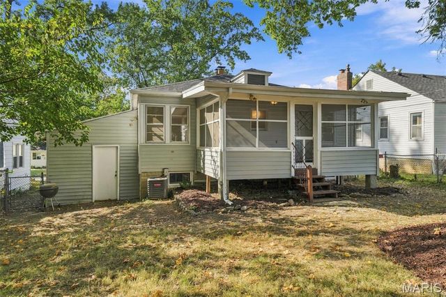 2718 Bremerton Road, Brentwood, MO 63144