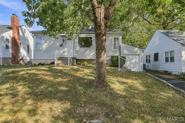 2718 Bremerton Road, Brentwood, MO 63144