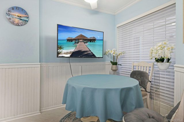 16 Hampshire Court, Holbrook, NY 11741