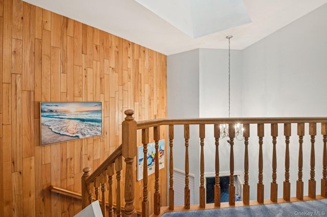 16 Hampshire Court, Holbrook, NY 11741