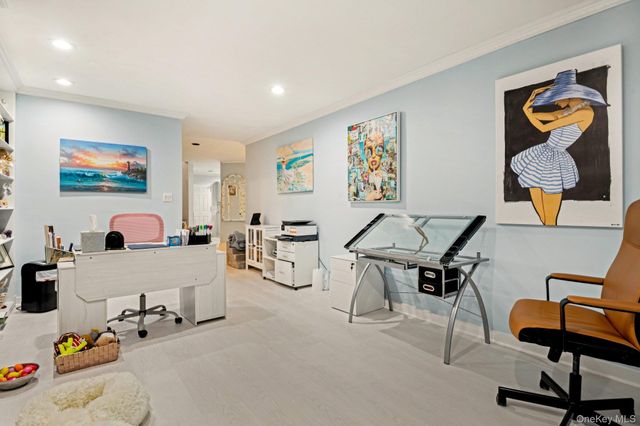 16 Hampshire Court, Holbrook, NY 11741