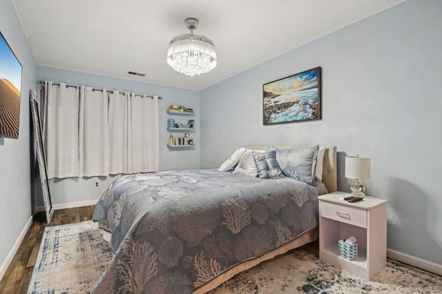 16 Hampshire Court, Holbrook, NY 11741