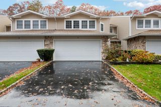 16 Hampshire Court, Holbrook, NY 11741