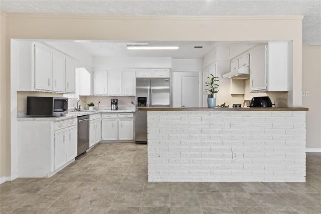 9211 Benning Drive, Houston, TX 77031