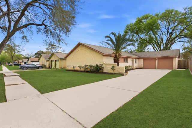 9211 Benning Drive, Houston, TX 77031