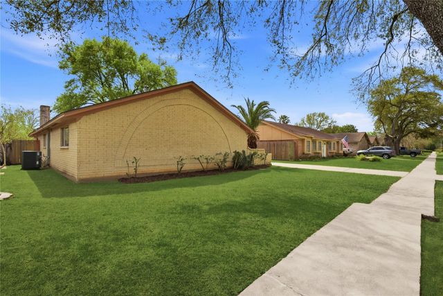 9211 Benning Drive, Houston, TX 77031