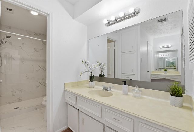 9211 Benning Drive, Houston, TX 77031