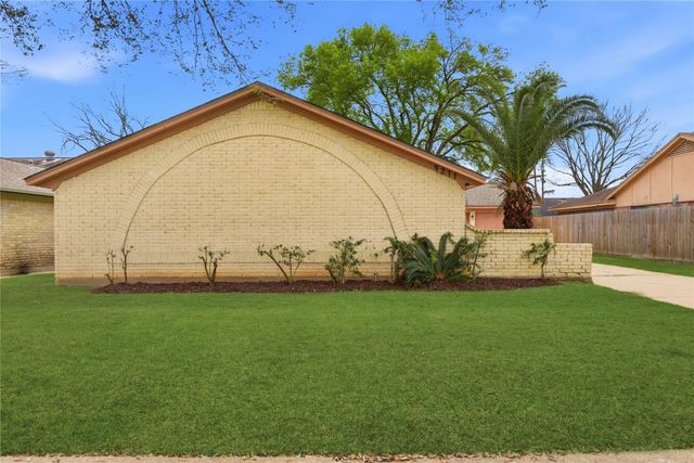 9211 Benning Drive, Houston, TX 77031