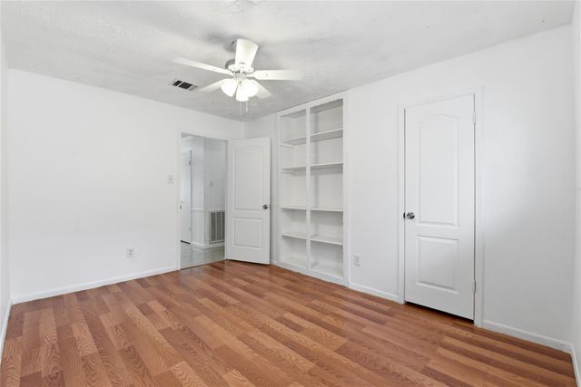 9211 Benning Drive, Houston, TX 77031